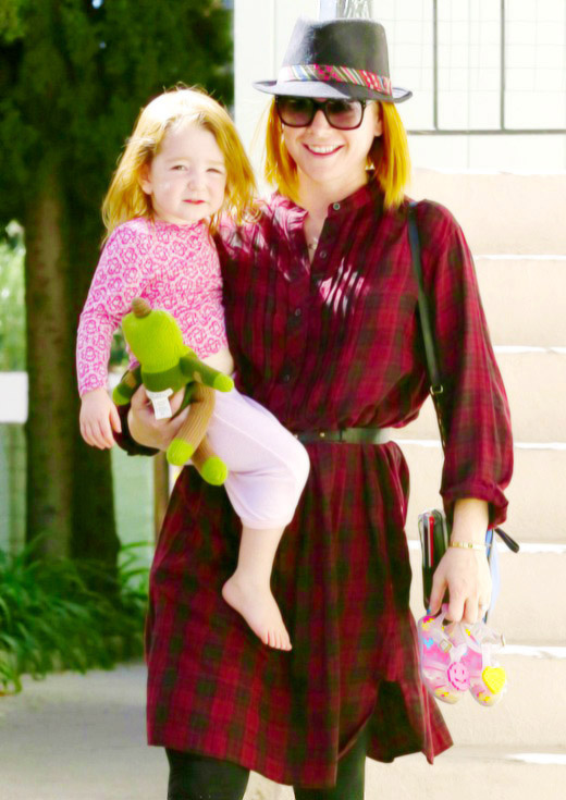 Alyson Hannigan Stops To Visit A Friend With Keeva